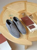 Замшевые лоферы с натуральным мехом