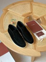 Замшевые лоферы с натуральным мехом